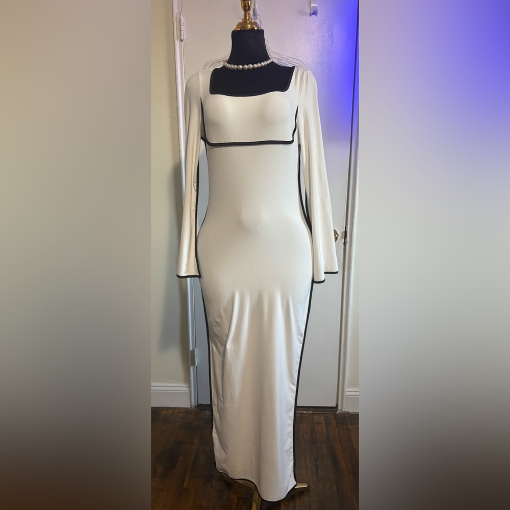 White Bodycon Dress with Bell Sleeves and Square Neck
